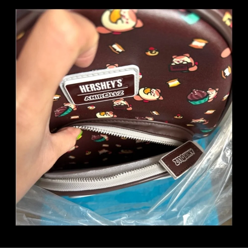 Super cute Aniroll X Hershey backpack - Picture 8 of 10
